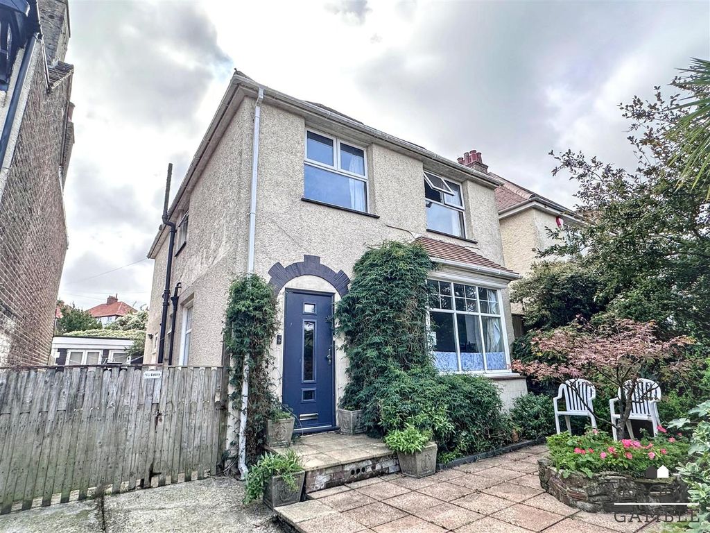 Property photo 2 of 37 01323 438506