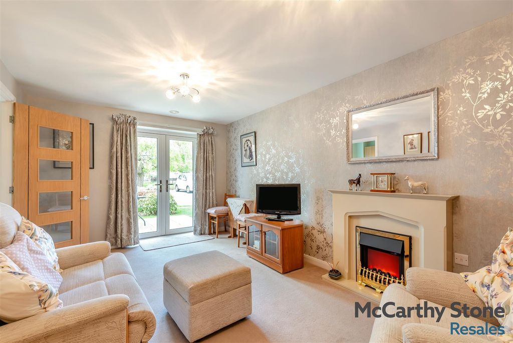 Property photo 3 of 21 8687718-Interior01.Jpg