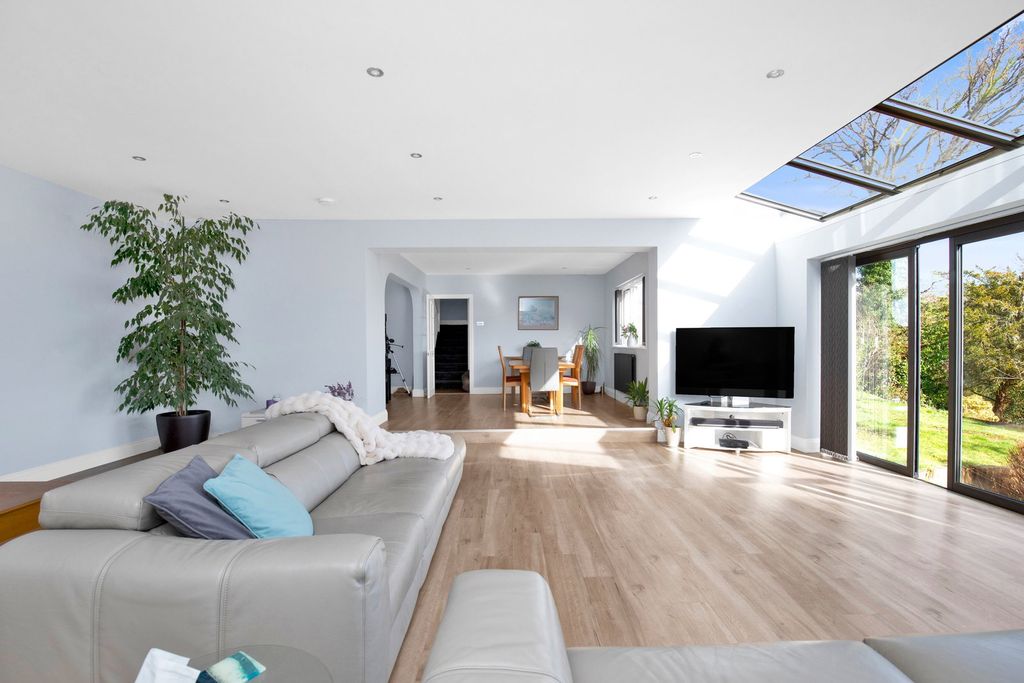 Property photo 1 of 32