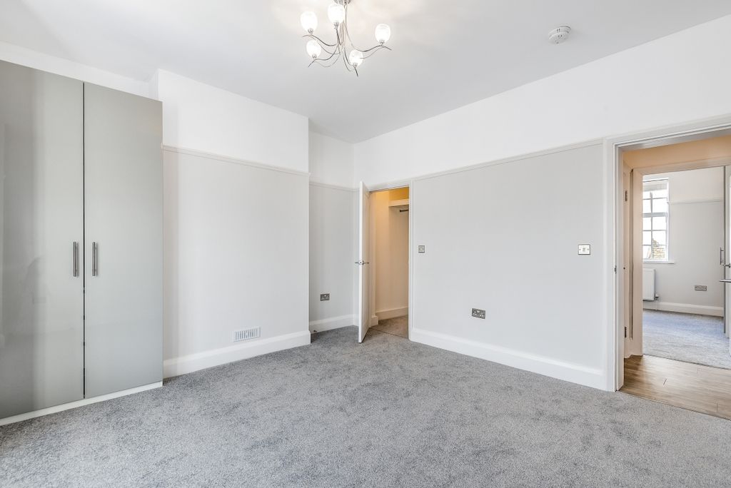 Property photo 3 of 13 394927 (6)