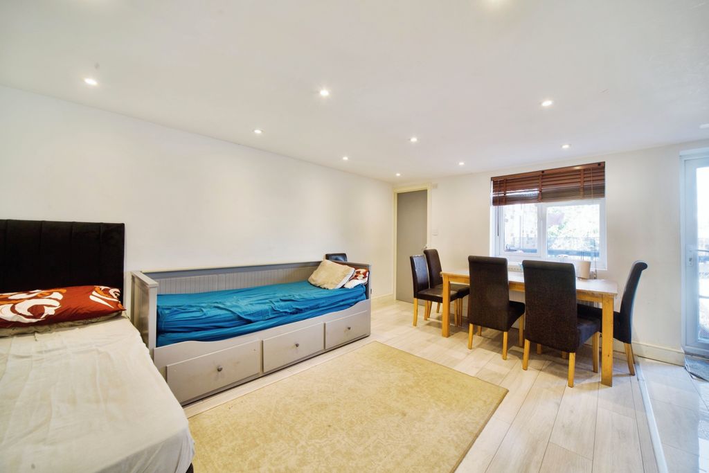 Property photo 3 of 17 Photography