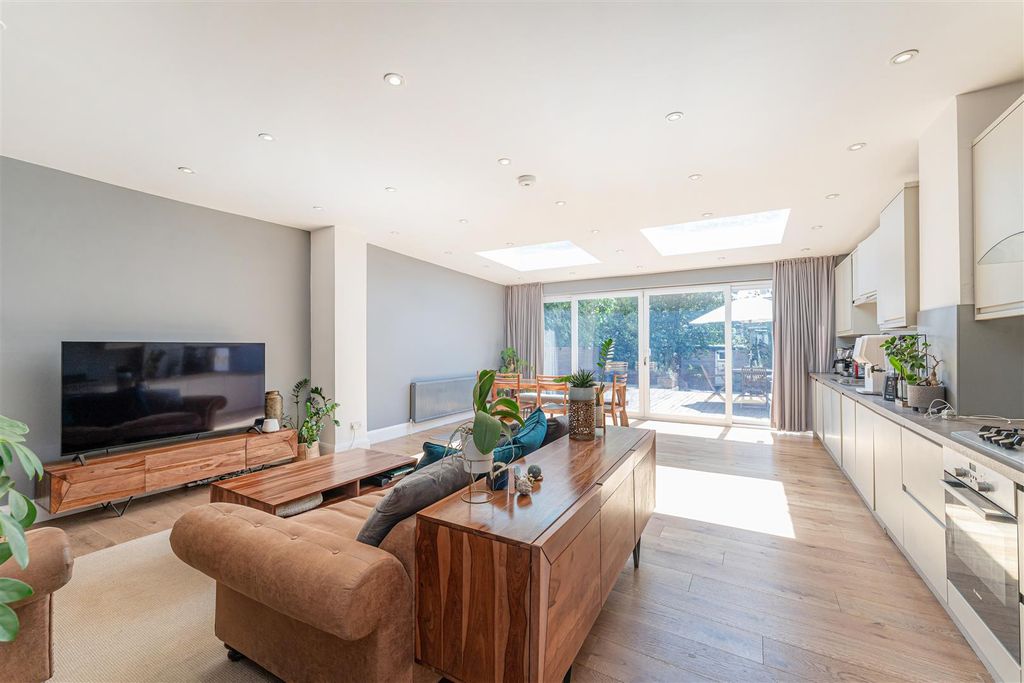 Property photo 3 of 31