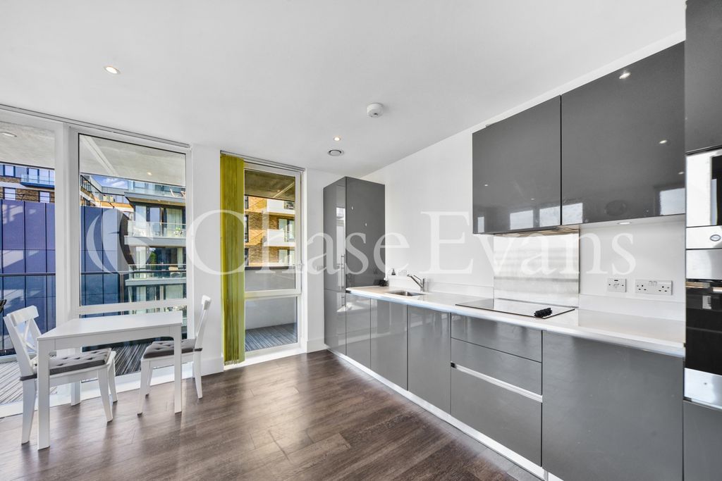 Property photo 3 of 19 Kitchen