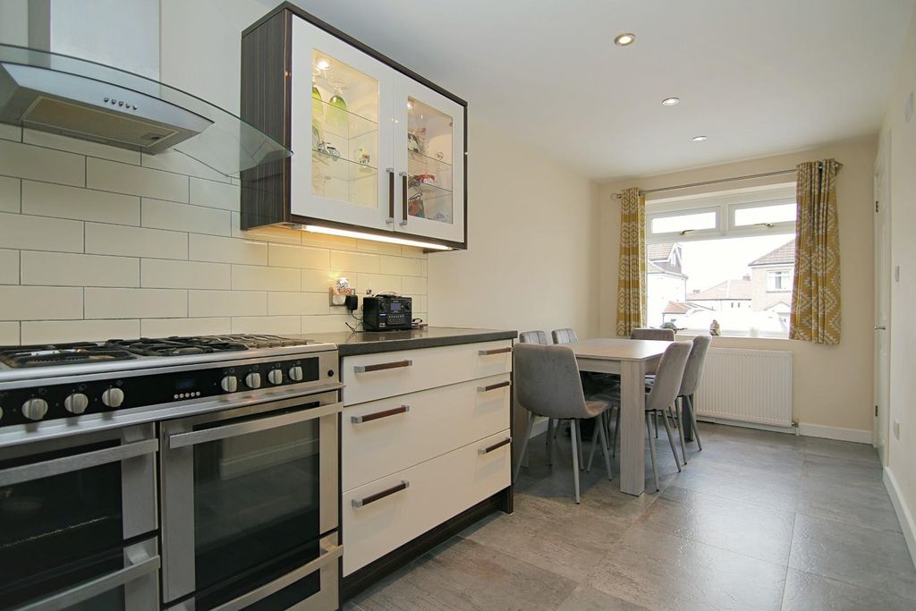 Property photo 2 of 18 Kitchen