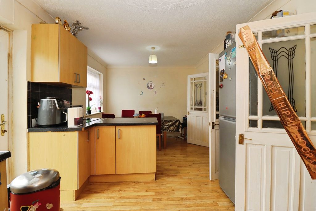 Property photo 3 of 17 Photo