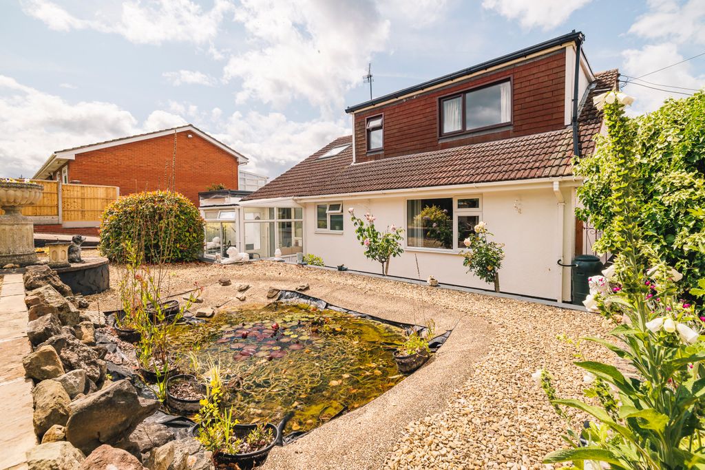 Property photo 3 of 27 Picture No. 30