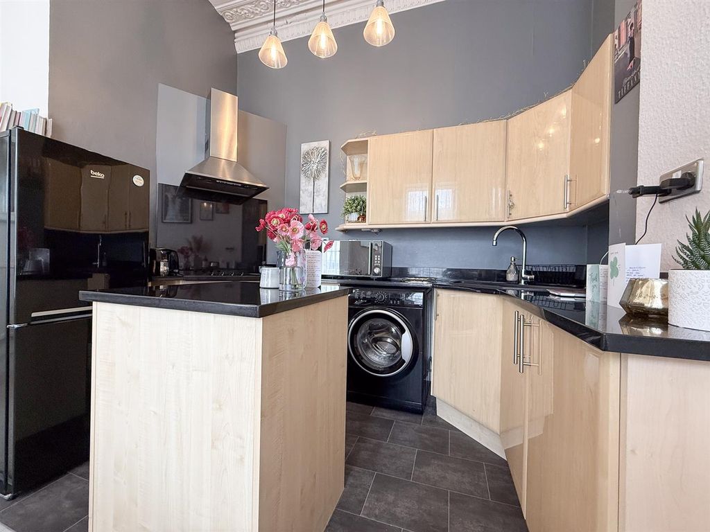 Property photo 2 of 6 Kitchen