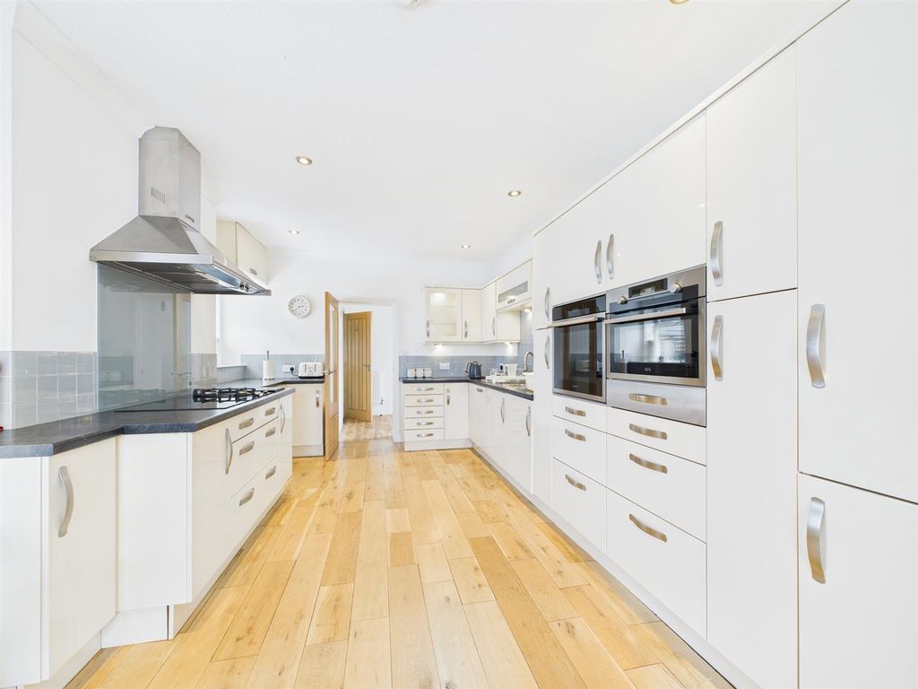 Property photo 2 of 13 Cam02742G0-Pr0067-Still001.Jpg