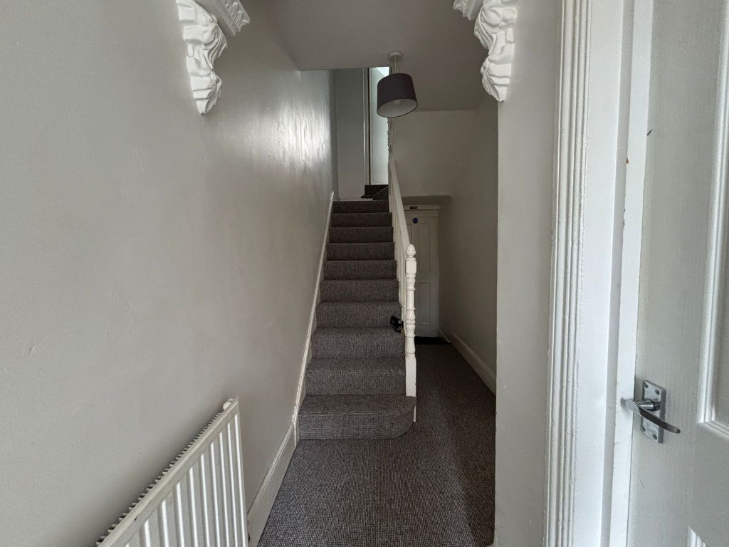 Property photo 3 of 17 Entrance Hall