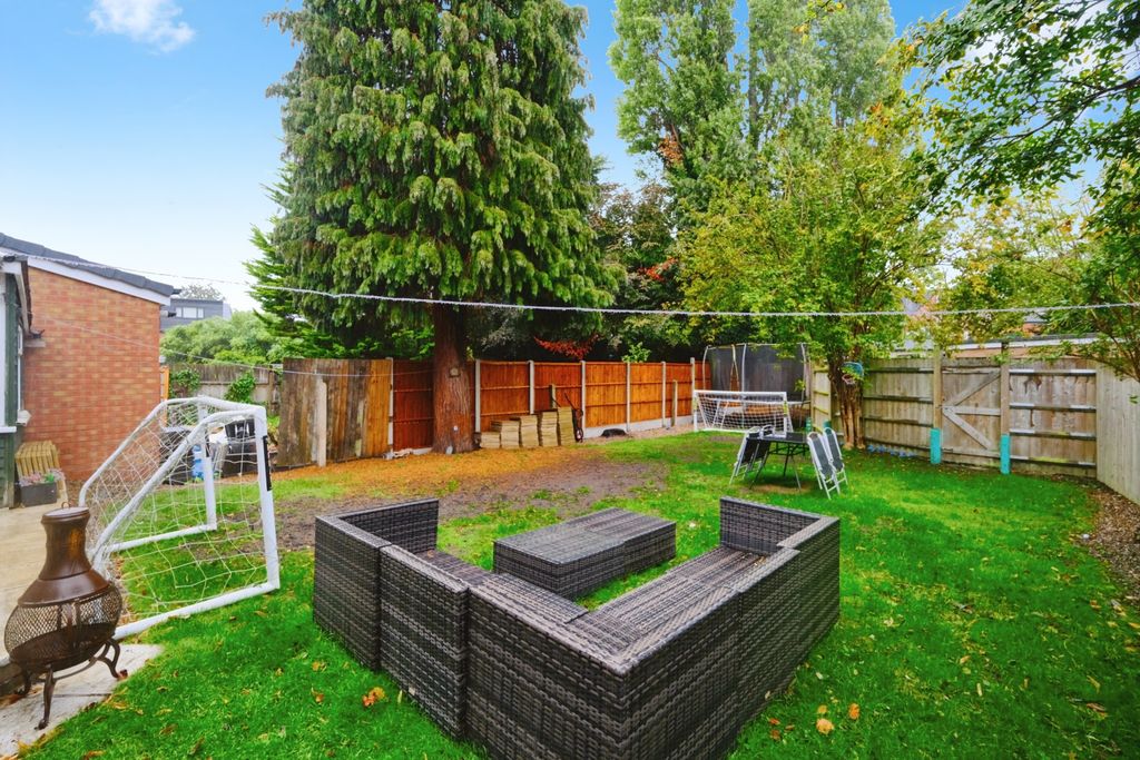 Property photo 2 of 14 Garden