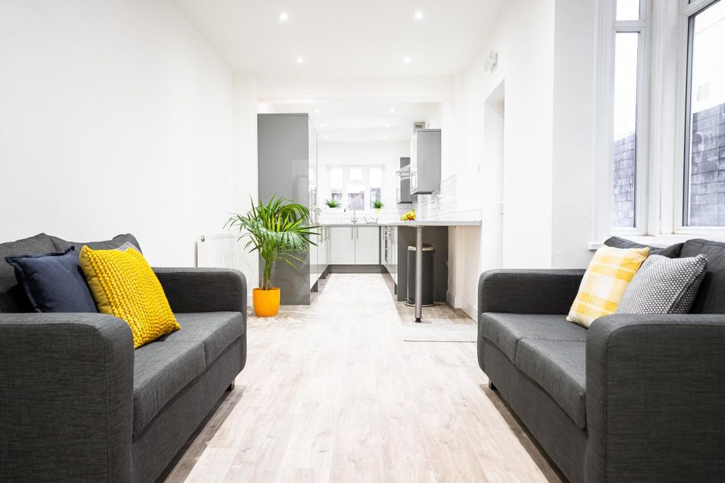 Property photo 2 of 14 Photo 13