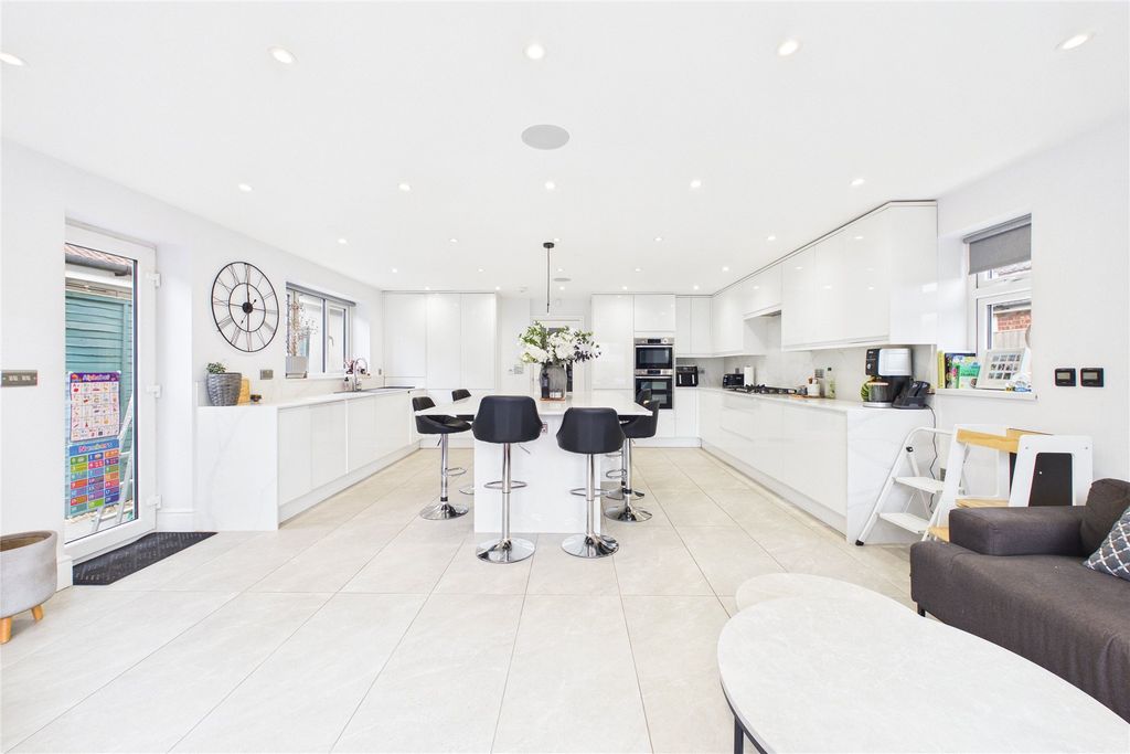 Property photo 2 of 15 Picture No. 33