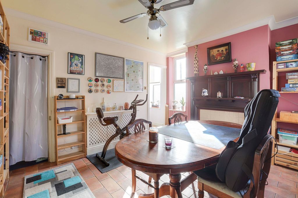 Property photo 3 of 18