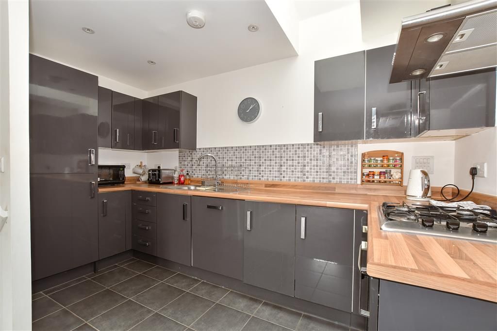 Property photo 1 of 10 Kitchen