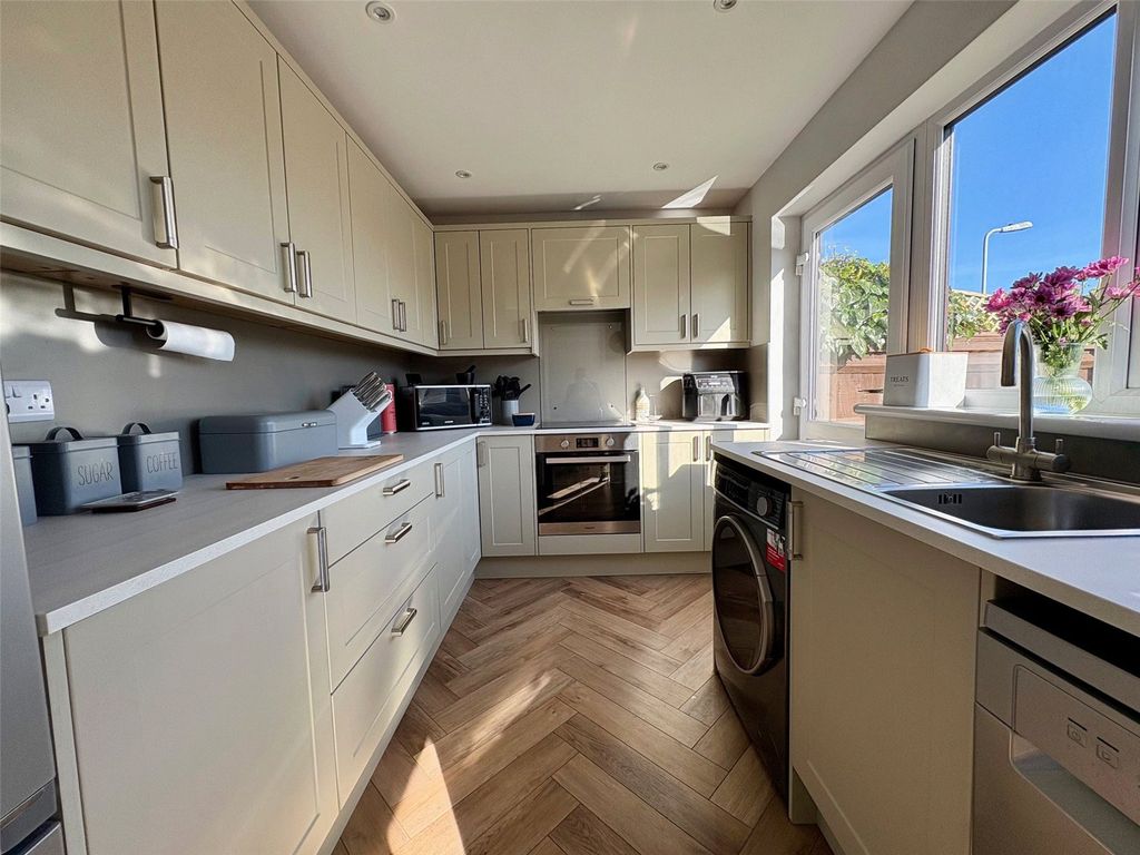 Property photo 2 of 9 Picture No. 12