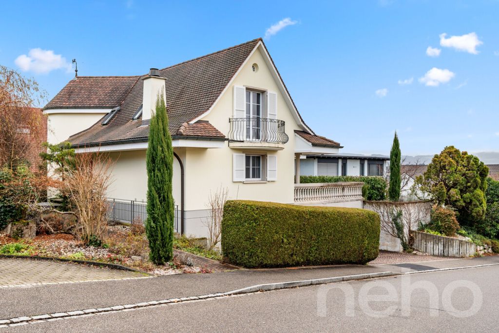 Property photo 2 of 12