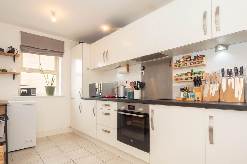 Property photo 3 of 28 Kitchen