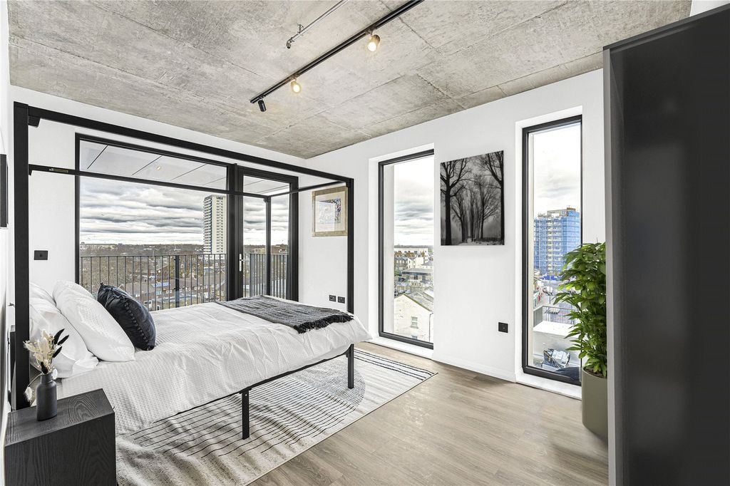 Property photo 3 of 9 Picture No. 13