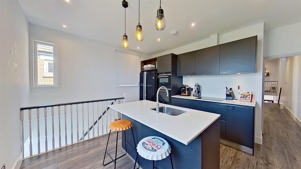 Property photo 3 of 14 Swaby-Road-Earlsfield-Road-Sw18-06182025_151511.Jp