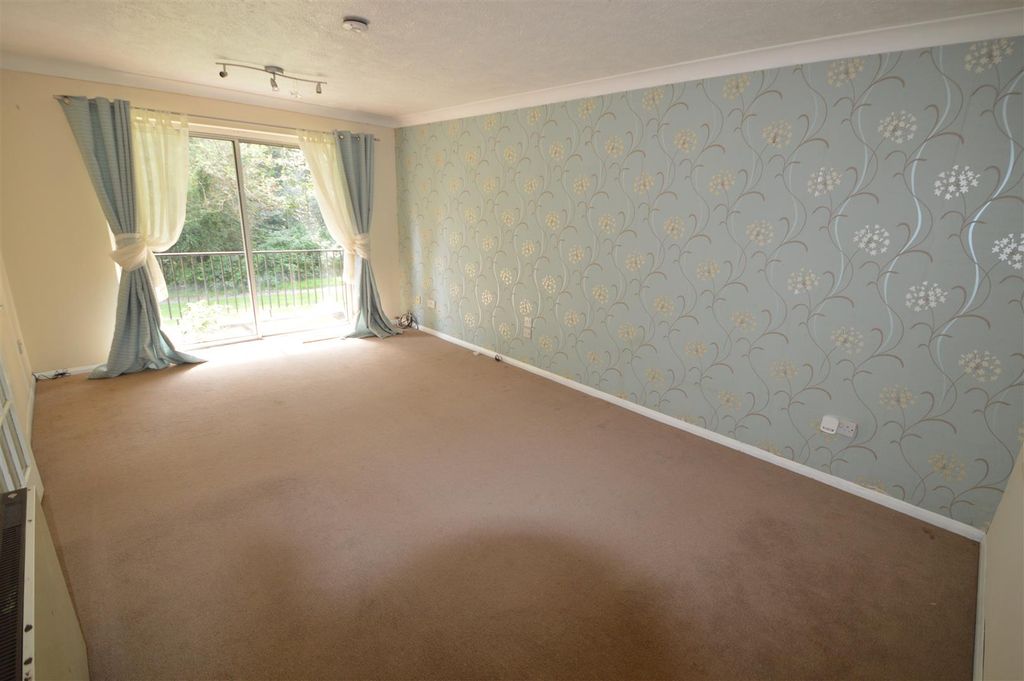Property photo 2 of 9 Living Room.Jpg