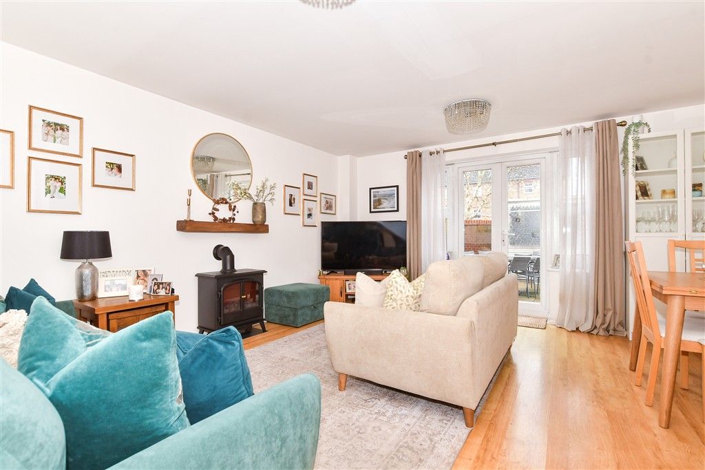 Property photo 2 of 13 Lounge