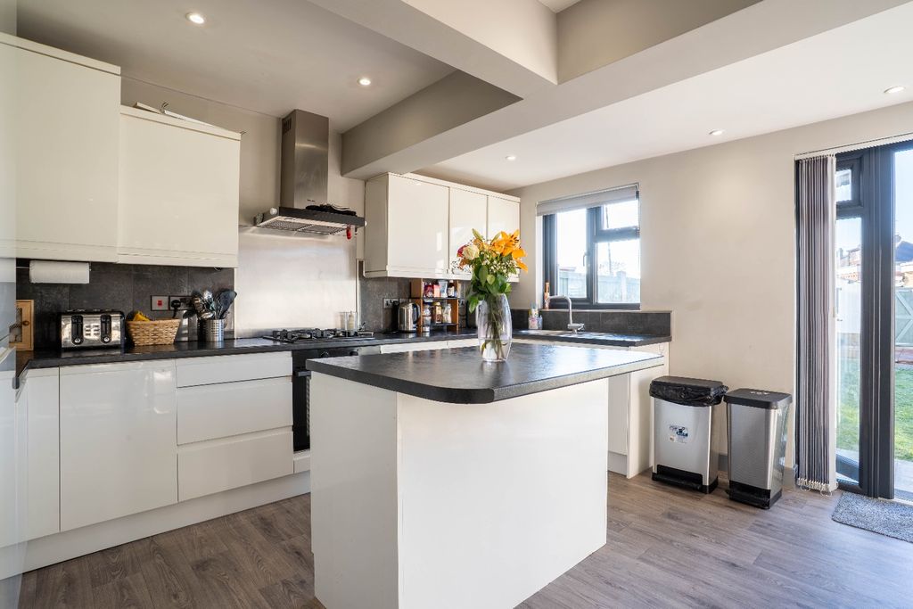 Property photo 3 of 19 4730655