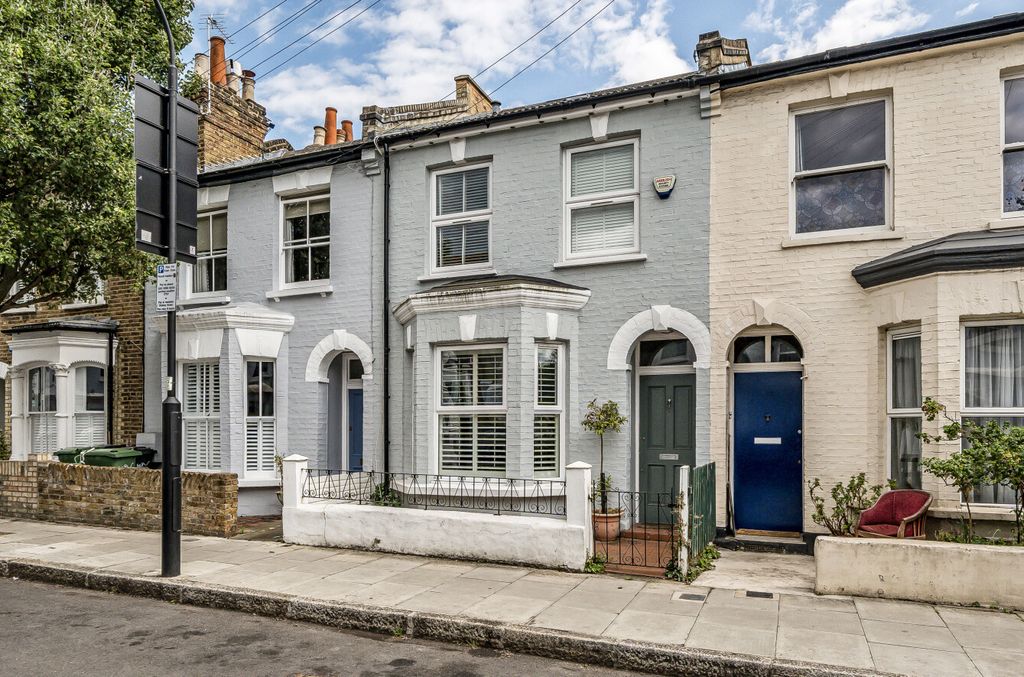 Property photo 1 of 18 1320724-1-686c12F...