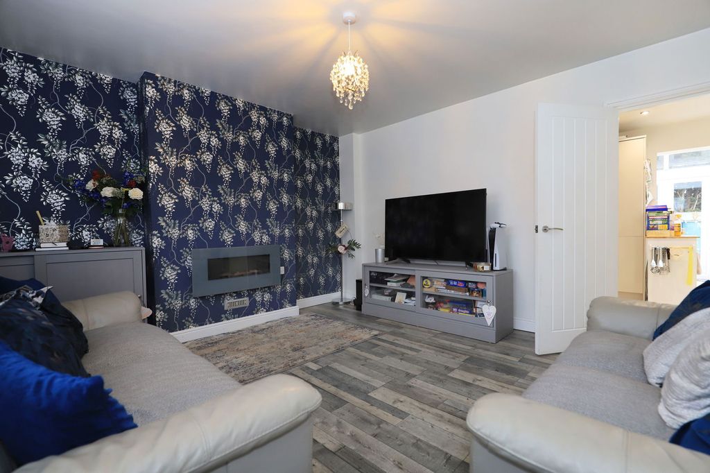 Property photo 2 of 21