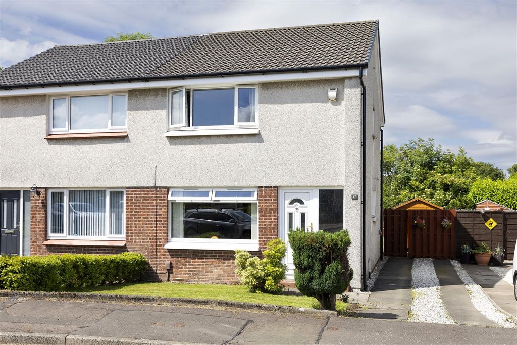 Property photo 1 of 18 17_Cowal_Crescent_Kirkintilloch_001.Jpg