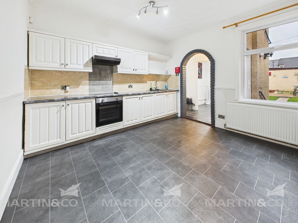 Property photo 2 of 10 Cam02406G0-Pr0546-Still006