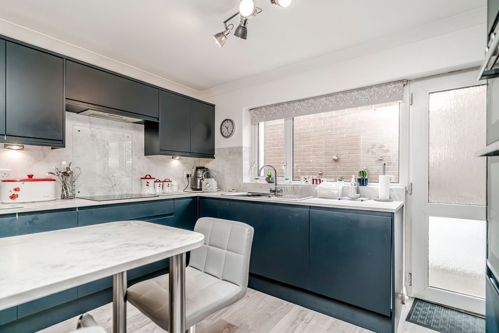 Property photo 2 of 29