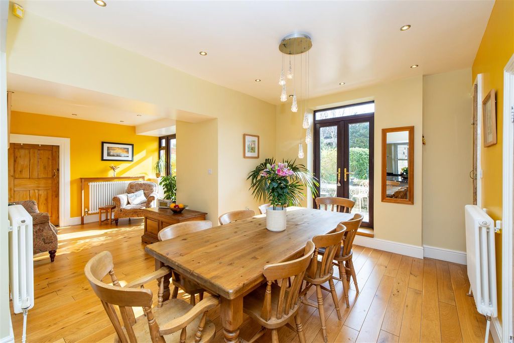 Property photo 3 of 31 Dining Area