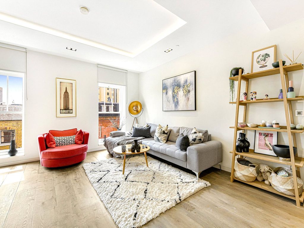 Property photo 2 of 16 Pearson Square