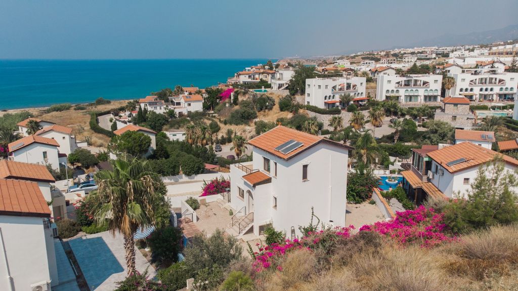 Property photo 3 of 26 Sea View 3-Bedroom Triplex Villa In Bah\U00E7Eli, Kyrenia Image No 3