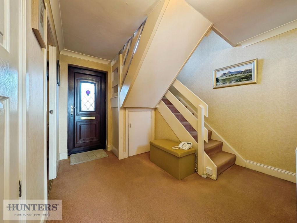 Property photo 3 of 19 Entrance Hallway