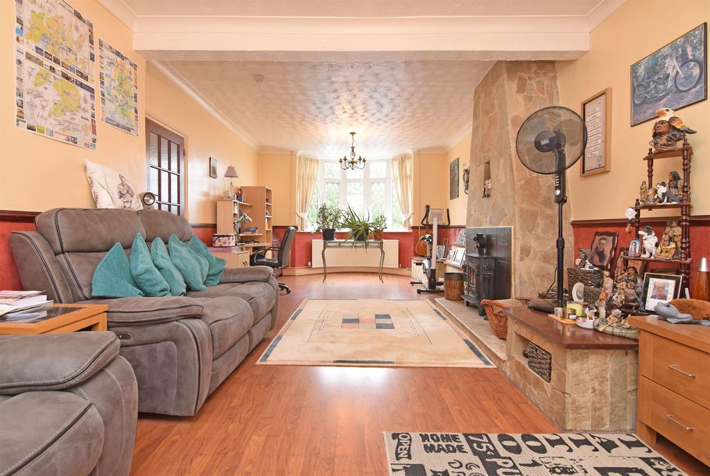 Property photo 3 of 17 3 - Living%20Room