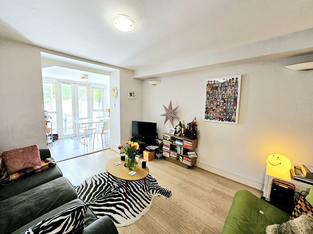 Property photo 1 of 13 Photo 7