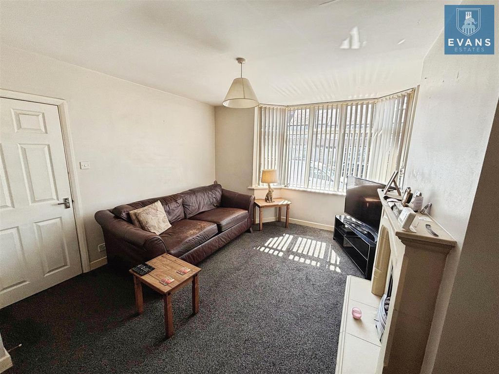 Property photo 2 of 18 Living Room