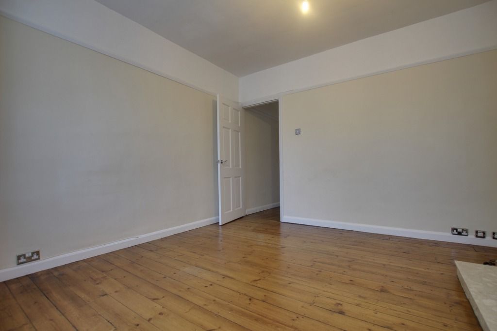 Property photo 3 of 8 2051243