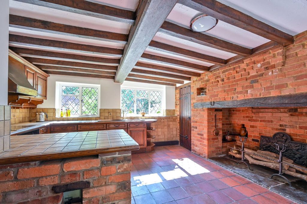 Property photo 1 of 32