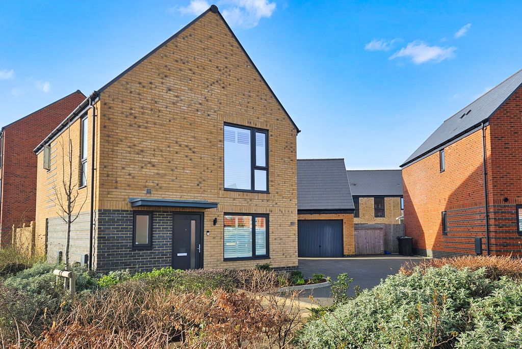 Property photo 1 of 16 Front