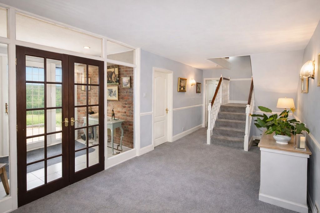 Property photo 2 of 22