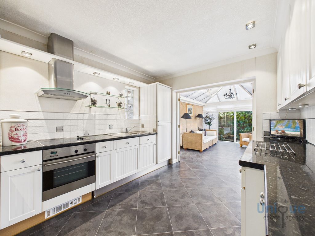 Property photo 2 of 27