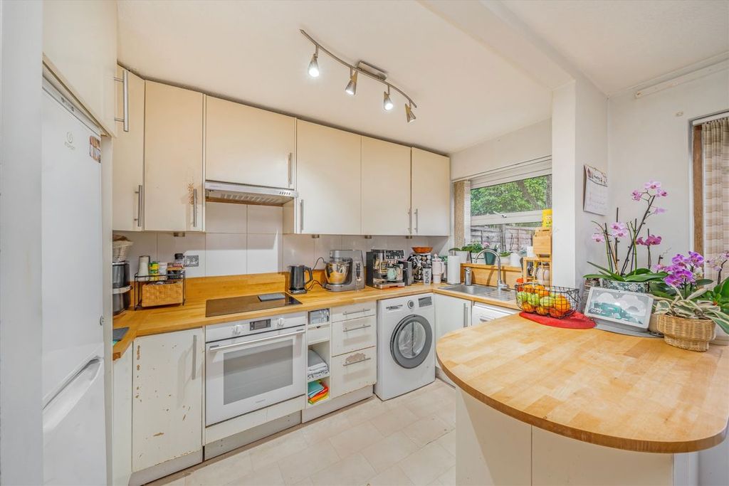 Property photo 3 of 8