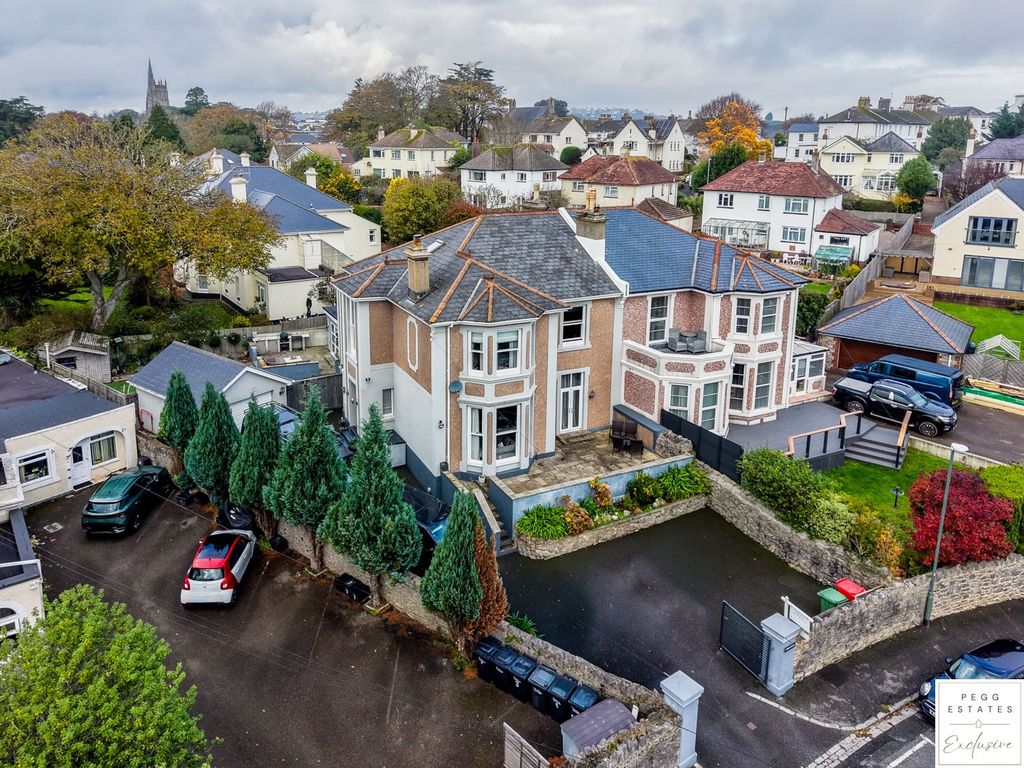 Property photo 1 of 48