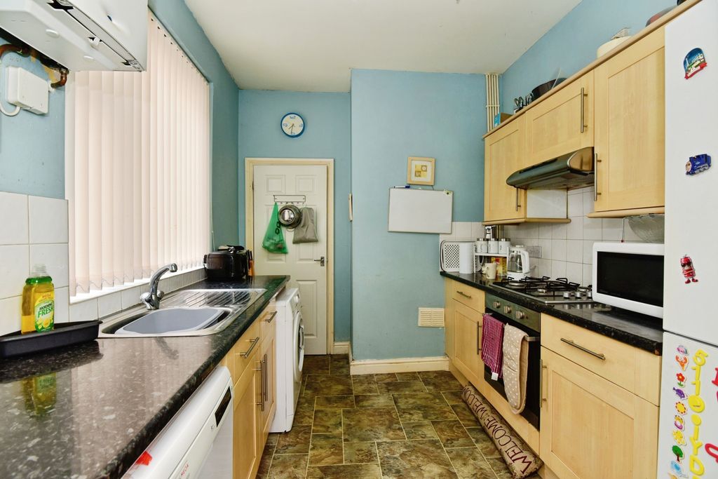 Property photo 3 of 21 Kitchen
