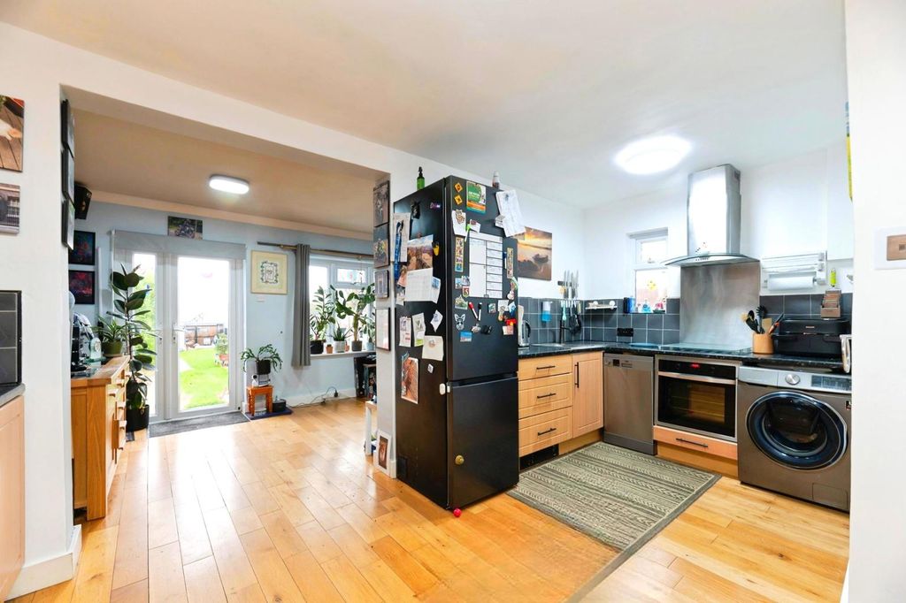 Property photo 3 of 12 Kitchen Diner