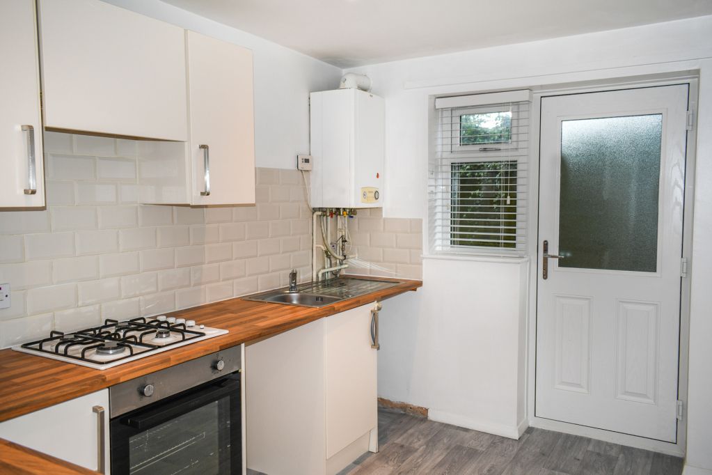 Property photo 3 of 9 Kitchen
