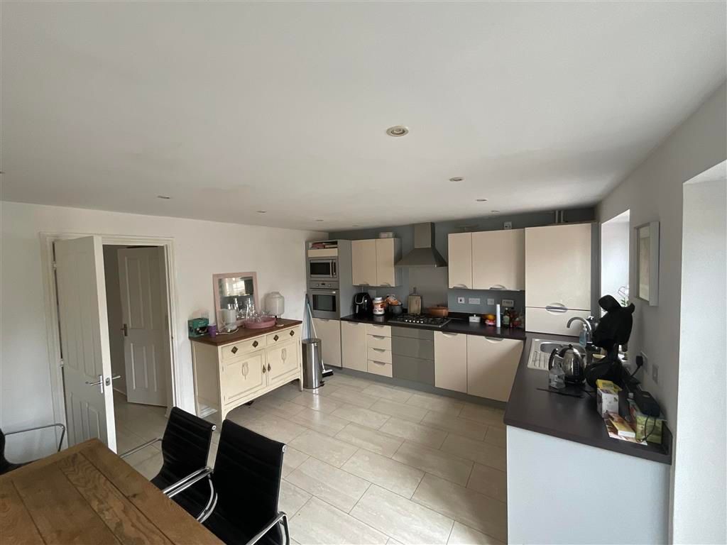 Property photo 3 of 6 Kitchen