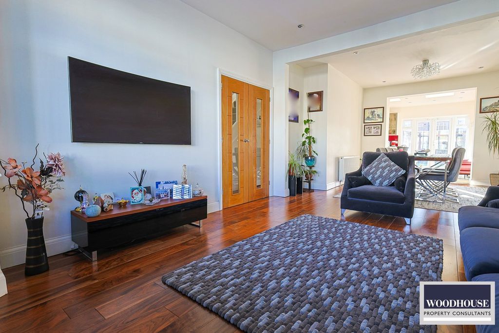 Property photo 2 of 36